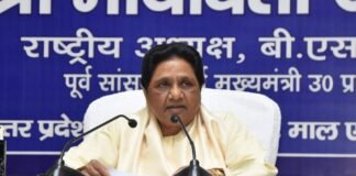 UP: मायावती ने भाजपा-कांग्रेस पर साधा निशाना, बोलीं- दोनों में खुद को बड़ा ‘हिंदुत्वादी’ बताने की लगी होड़ Mayawati