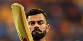 CSK vs RCB: विराट कोहली पर लगा मैच फीस का 10% जुर्माना, चेन्नई सुपरकिंग्स के खिलाफ IPL के नियमों का किया उल्लंघन CSK vs RCB Virat Kohli