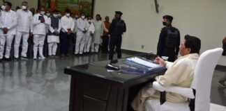 UP: मायावती ने समीक्षा बैठक में पदाधिकारियों को दिए दिशा-निर्देश, बोलीं- वोट हमारा राज तुम्हारा नहीं चलेगा Mayawati