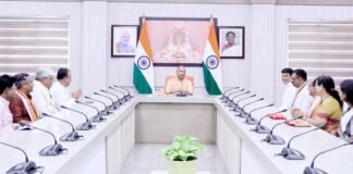 लखनऊ: CM योगी ने नव निर्वाचित मेयरों से की मुलाकात, कहा- आत्मनिर्भर भारत की तर्ज पर नगर निगमों को भी बनाएं आत्मनिर्भर CM Yogi Adityanath Mayors