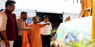 CM योगी ने कहा- बदल रहा है गोरखपुर, 5 साल बाद जो आएंगे वो खोजते रह जाएंगे रास्ता CM Yogi Adityanath Gorakhpur