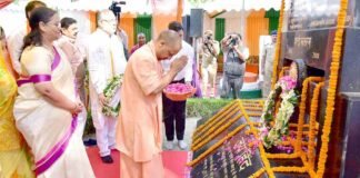 Kargil Vijay Diwas: लखनऊ में CM योगी ने शहीदों को अर्पित की श्रद्धांजलि, कहा- ये नया भारत है, यहां आतंकवाद और घुसपैठ की जगह नहीं Kargil Vijay Diwas CM Yogi