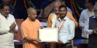 लखनऊ: CM योगी ने UPPSC व UPSSSC में चयनित 510 अभ्यर्थियों को बांटे नियुक्ति पत्र, परिजनों को दी बधाई CM Yogi Adityanath appointment letters