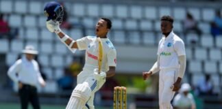 INDvsWI : यशस्वी जायसवाल ने माता-पिता को डेडिकेट की डेब्यू सेंचुरी, कांवड़ यात्रा पर निकले पिता, कहा- भोलेबाबा दोहरा शतक भी करें पूरा Yashasvi Jaiswal debut century