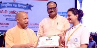 लखनऊ: CM योगी ने 1,573 ANM स्वास्थ्य कार्यकर्त्रियों को बांटा नियुक्ति पत्र, कहा- 6 साल में बदला है UP, सक्षम प्रदेश बनने की ओर बढ़ रहा 1573 ANM health workers