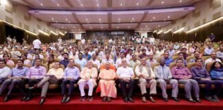 लखनऊ: CM योगी ने शोधार्थियों से किया संवाद, कहा- शिक्षा, इन्फ्रास्ट्रक्चर, किसान और महिलाओं के लिए समर्पित भाव से कार्य करें Lucknow CM Yogi Adityanath