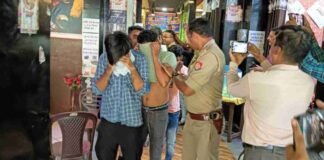 फर्रूखाबाद: DM-SP आवास के निकट चल रहा था सेक्स रैकेट, 9 युवतियां व 11 युवक हिरासत में लिए गए