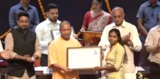 लखनऊ: CM योगी ने जूनियर असिस्टेंट व कंप्यूटर ऑपरेटरों को सौंपा नियुक्ति पत्र, कहा- किसी के साथ नहीं किया जा रहा भेदभाव CM Yogi Adityanath