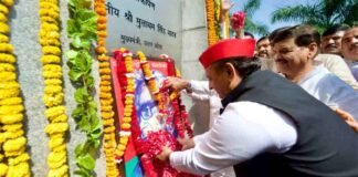 लखनऊ: अखिलेश यादव ने डॉ राम मनोहर लोहिया की प्रतिमा पर किया माल्यार्पण, ब्रजेश पाठक के बयान पर बोले- हम सर्वेंट CM का जवाब नहीं देते Akhilesh Yadav