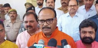 झांसी: डिप्टी CM ब्रजेश पाठक बोले- सपा सरकार में आगे बढ़ते थे गुंडे-माफिया, अब देश में नंबर-1 पर आने के लिए आगे बढ़ रहा UP Jhansi Deputy CM Brajesh Pathak