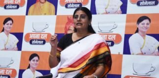 लखनऊ: केंद्रीय मंत्री अनुप्रिया पटेल का सवाल, कहा- अखिलेश यादव बताएं…अगर सपा की सरकार बनी, तो यादव के अलावा किसी OBC को बनाएंगे CM Akhilesh Yadav