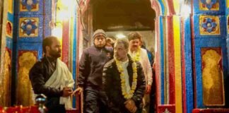 OPINION: चुनावी राजनीति और धर्म के दिखावे के चक्रव्यूह में फंसी कांग्रेस