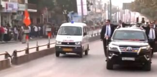 वाराणसी: PM मोदी ने काफिला रोककर एंबुलेंस को दिया रास्ता, वीडियो हुआ वायरल, हो रही तारीफ, देखें Video