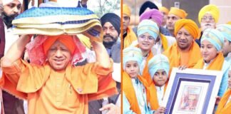 लखनऊ: मुख्यमंत्री आवास पर गुरुवाणी, अरदास व लंगर का आयोजन, सीएम योगी ने कहा- हर बच्चे व युवा को सुनाई जानी चाहिए साहिबजादों के बलिदान की गाथा CM Yogi Adityanath