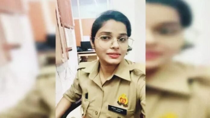 female constable anshi tiwari