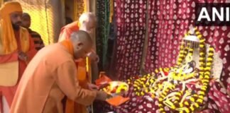 CM Yogi Ayodhya Visit: मुख्यमंत्री ने गर्भगृह में की रामलला की आरती, प्राण प्रतिष्ठा की तैयारियों का लेंगे जायजा CM Yogi Adityanath Ayodhya
