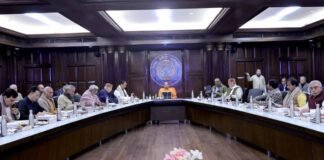 Yogi Cabinet Meeting: कैबिनेट बैठक में किसानों को बड़ा तोहफा, गन्ना मूल्य में 20 रुपए प्रति क्विंटल की बढ़ोतरी को मंजूरी Yogi Cabinet Meeting