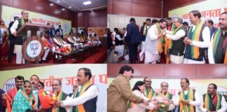 UP: लोकसभा चुनाव 2024 से पहले सपा-बसपा व अन्य दलों पर BJP की सर्जिकल स्ट्राइक, 319 नेताओं ने थामा भाजपा का दामन Lok Sabha elections 2024