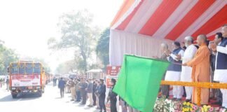 CM योगी ने 35 अग्निशमन वाहनों को हरी झंडी दिखाकर किया रवाना, कहा- जल्द तहसील स्तर पर फायर स्टेशन वाला पहला राज्य होगा UP CM Yogi Adityanath