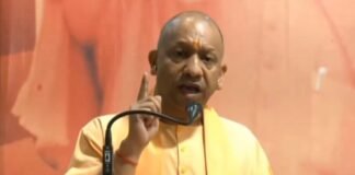 हाथरस: प्रबुद्धजन सम्मेलन में शामिल हुए CM योगी, कहा- इस बार लड़ाई तुष्टीकरण बनाम विकास की है… CM Yogi Adityanath