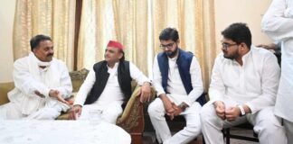 गाजीपुर: माफिया मुख्तार अंसारी के परिजनों से मिले अखिलेश यादव, बोले- मेरी मांग है जांच हो और सच्चाई सामने आए Akhilesh yadav