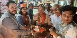 मेरठ: निलंबित दारोगा ने भाजपाइयों के खिलाफ दर्ज कराया मुकदमा, बोले- ड्यूटी पर था, जबरन गले में डाला गया BJP का पटका Sub Inspector Harish Gangwar