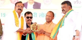 आगरा: फतेहपुर सीकरी में विपक्ष पर दहाड़े CM योगी, बोले- जिन्होंने राम-कृष्ण पर खड़े किए थे सवाल, उन्हें वोट के लिए तरसा दीजिए CM Yogi Adityanath