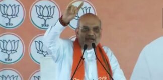 UP: सपा के गढ़ में गरजे अमित शाह, बोले- कारसेवकों पर गोली चलाने वालों और राम मंदिर बनाने वालों के बीच चुनाव Amit Shah