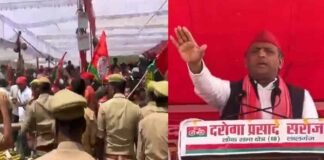 आज़मगढ़: मंच से शांति की अपील करते रह गए अखिलेश, सामने ही उपद्रव करते रहे सपाई
