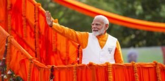 OPINION: पीएम मोदी ने वाराणसी रोड शो से साधे सभी राजनैतिक समीकरण