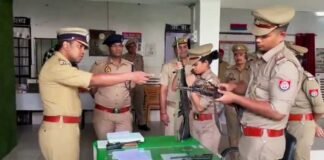 मुजफ्फरनगर: AK-47 और पिस्टल नहीं खोल पाया दारोगा, SSP ने जताई नाराजगी, वीडियो वायरल Muzaffarnagar