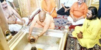 वाराणसी: CM योगी ने बाबा काल भैरव की उतारी आरती, बाबा विश्वनाथ का किया दूध से अभिषेक CM Yogi Adityanath