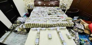 आगरा: जूता कारोबारी के यहां इनकम टैक्स का छापा, बेड-गद्दों से निकले 60 करोड़ के नोट, गिनत-गिनते थक गए अफसर Agra