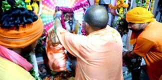 CM योगी राजस्थान के खैरथल में संत समागम में हुए शामिल, कहा- सनातन धर्म और भारत एक दूसरे के पूरक