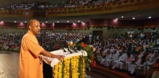 प्रदेश कार्यसमिति की बैठक में योगी ने कार्यकर्ताओं में भरा जोश, कहा- सांसद से लेकर पार्षद तक सभी को अभी से 2027 के लिए जुटना होगा