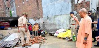 टीन शेड में रह रहा था परिवार.. सीएम योगी की पड़ी नज़र तो बदल गई जिंदगी, मंजू बोलीं- धन्य हैं महाराज जी