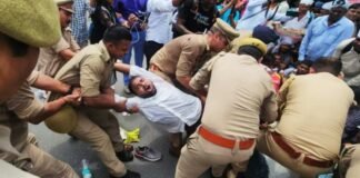 69000 शिक्षक भर्ती: लखनऊ में डिप्टी सीएम केशव के आवास के बाहर प्रदर्शन, अभ्यर्थियों पर पुलिस का बल प्रयोग 69000 Shikshak Bharti