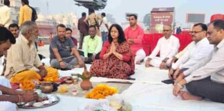 Ayodhya Deepotsav 2024: दीपोत्सव की सफलता के लिए राम की पैड़ी पर हुआ पूजन-अर्चन