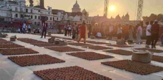 Ayodhya Deepotsav 2024: 80 हजार दीपों से बना स्वास्तिक पूरे विश्व को देगा शुभता का संदेश