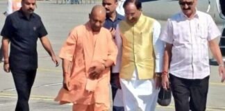 उत्तराखंड: मां सावित्री देवी से मिलने पहुंचे सीएम योगी आदित्यनाथ, देहरादून के अस्पताल में भर्ती CM Yogi Adityanath