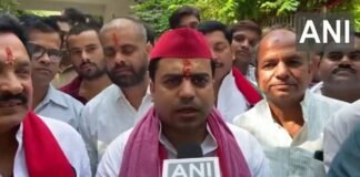 करहल उपचुनाव: सपा उम्मीदवार तेज प्रताप यादव ने किया नामांकन, बोले- BJP को अब तक नहीं मिला प्रत्याशी Tej Pratap Yadav