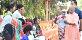 जन समस्याओं के निस्तारण में लापरवाही बर्दाश्त नहीं होगी : सीएम योगी CM Yogi Adityanath