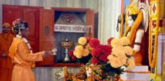 विजयादशमी पर सीएम योगी ने गोरखनाथ मंदिर में की विशिष्ट पूजा, करी लोक कल्याण की प्रार्थना