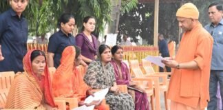 UP: सीएम योगी ने की बड़ी घोषणा, कहा- राज्य में किसी भी मरीज के इलाज में कोई कमी नहीं होने देंगे, अस्पताल का खर्च सरकार उठाएगी CM Yogi