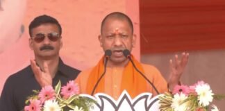 प्रयागराज में सीएम योगी का प्रहार: कहा- ‘कर्फ्यू न दंगा, यूपी में सब चंगा’, फिर दोहराया- ‘बंटोगे तो कटोगे’ CM Yogi Adityanath