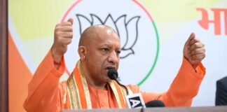 सीएम योगी ने पंडित गोविंद बल्लभ पंत की प्रतिमा पर किया मल्यार्पण, , स्मृतियों को किया नमन