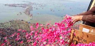 महाकुम्भ 2025 में भी साधु संतों और श्रद्धालुओं पर पुष्प वर्षा की परंपरा को जारी रखेगी योगी सरकार