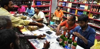 UP: सरकार का बड़ा फैसला, क्रिसमस और नए साल पर देर रात तक खुली रहेंगी शराब की दुकानें Liquor Shops