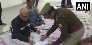 संभल जाने पर अड़े कांग्रेस प्रदेश अध्यक्ष अजय राय, पुलिस ने थमाया नोटिस, लखनऊ में कांग्रेस ऑफिस पर घेराबंदी Ajay Rai