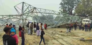 प्रयागराज में तार खींचते समय हाईटेंशन बिजली टॉवर गिरा, 5 मजदूर घायल